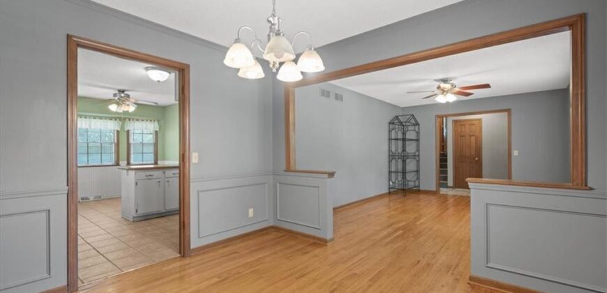 7211 N HIGHLAND Avenue, Gladstone, MO 64118