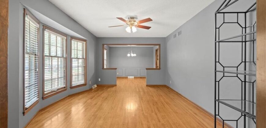 7211 N HIGHLAND Avenue, Gladstone, MO 64118