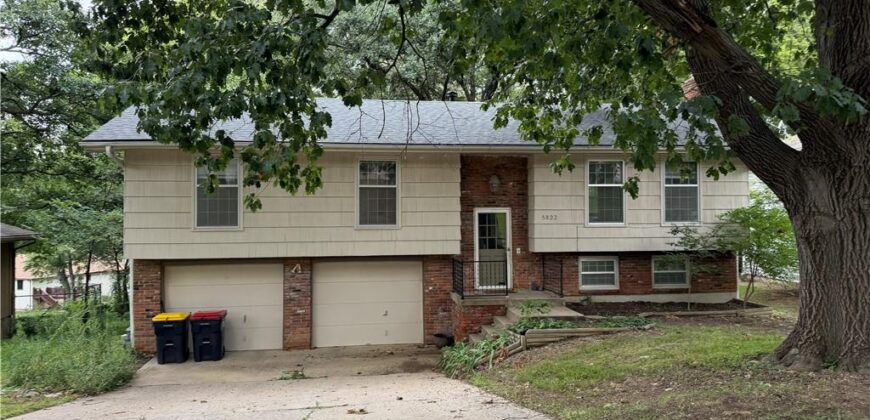 5822 NW Aspen Lane, Kansas City, MO 64152