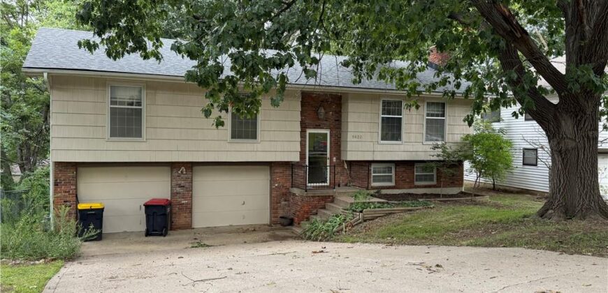 5822 NW Aspen Lane, Kansas City, MO 64152