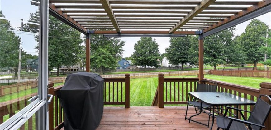 11008 N Farley Avenue, Kansas City, MO 64157