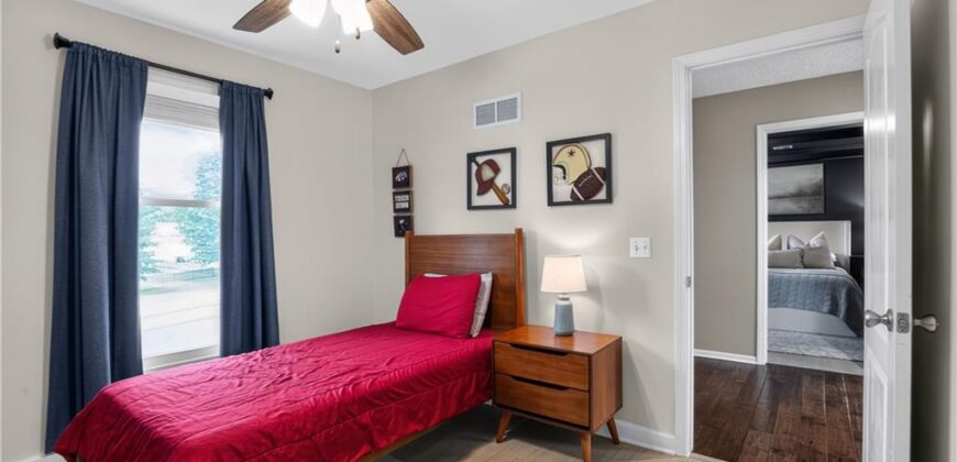 11008 N Farley Avenue, Kansas City, MO 64157