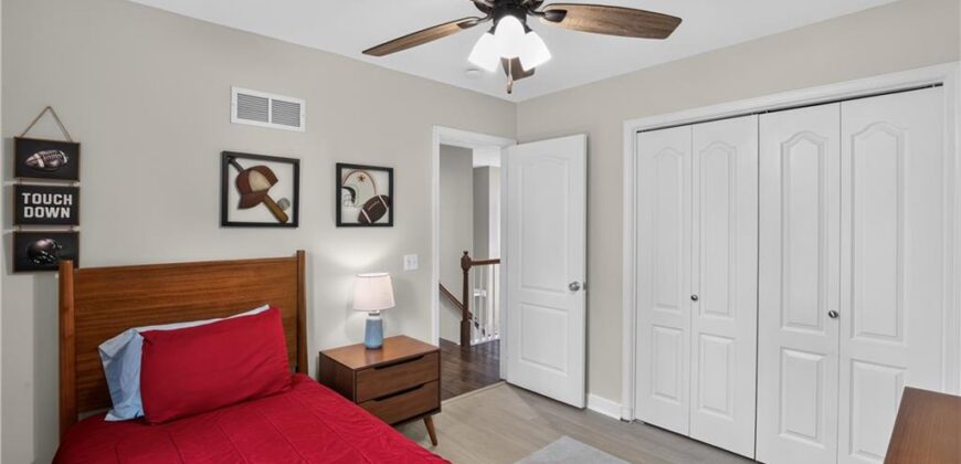 11008 N Farley Avenue, Kansas City, MO 64157