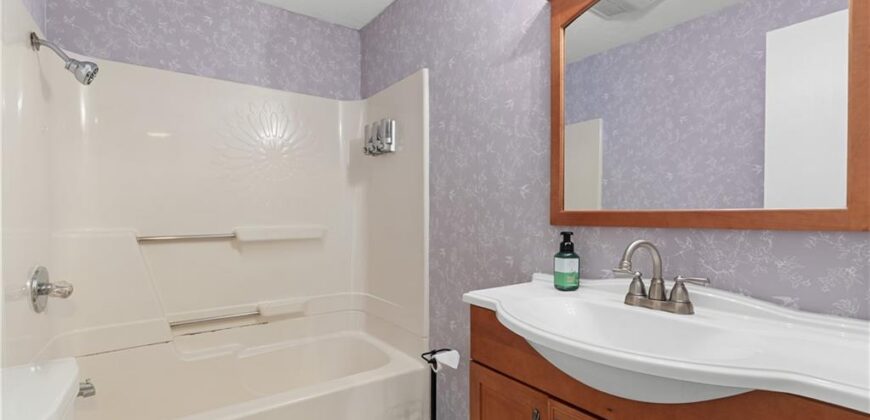 102 Highland Drive, Smithville, MO 64089
