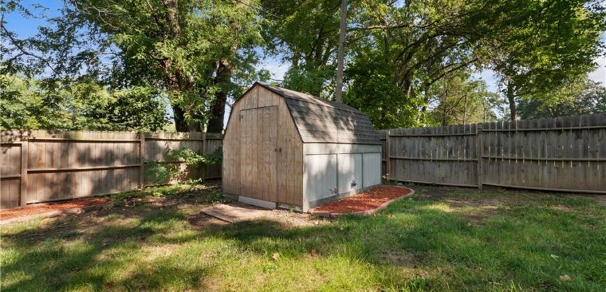 102 Highland Drive, Smithville, MO 64089