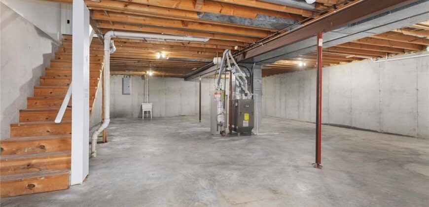 500 S Commercial Avenue, Smithville, MO 64089