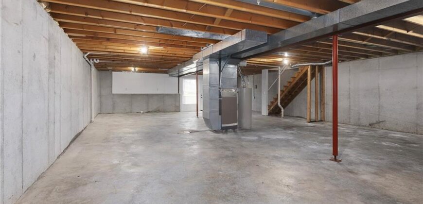 500 S Commercial Avenue, Smithville, MO 64089