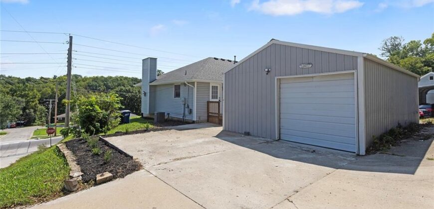500 S Commercial Avenue, Smithville, MO 64089