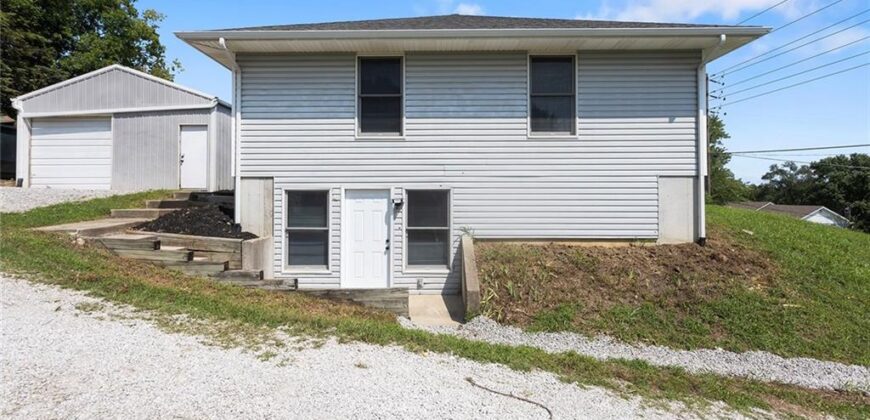500 S Commercial Avenue, Smithville, MO 64089