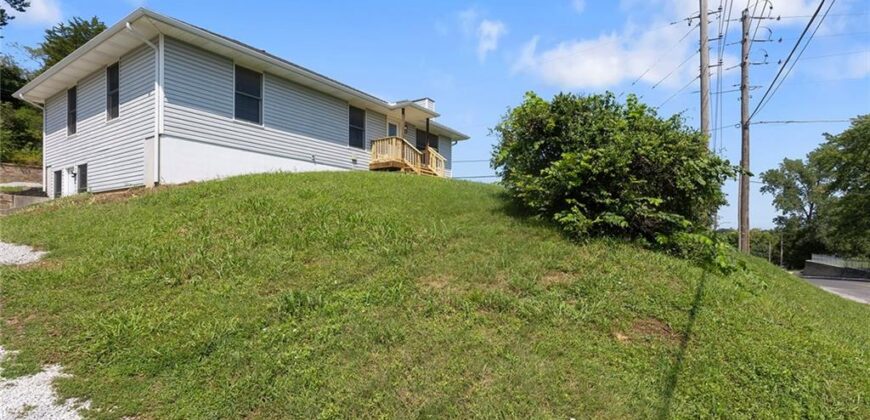 500 S Commercial Avenue, Smithville, MO 64089