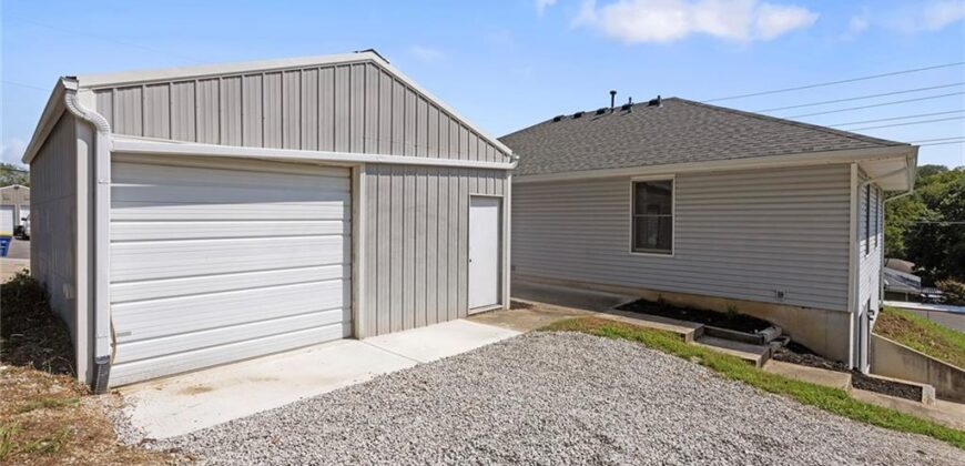 500 S Commercial Avenue, Smithville, MO 64089