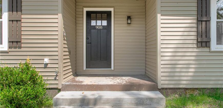 908 NE 44th Street, Kansas City, MO 64116
