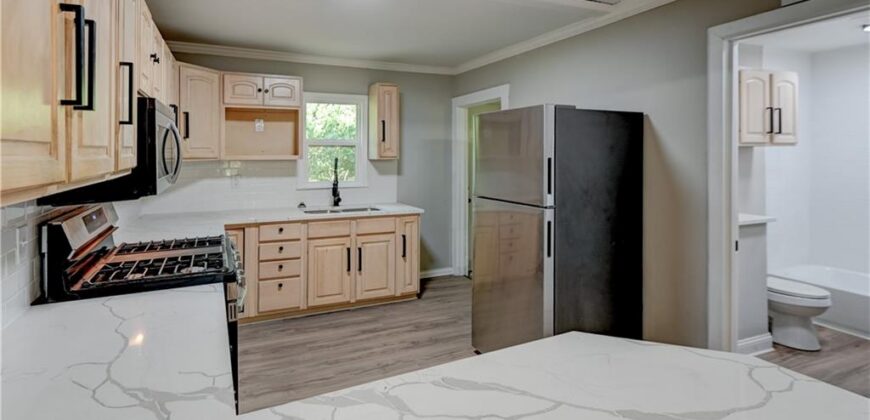 6212 Eugene Field Road, Kansas City, MO 64119