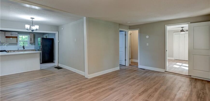 6212 Eugene Field Road, Kansas City, MO 64119