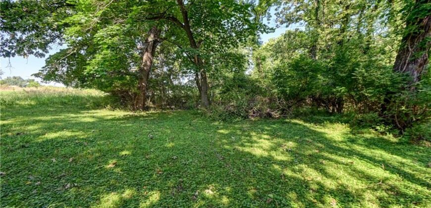 6212 Eugene Field Road, Kansas City, MO 64119
