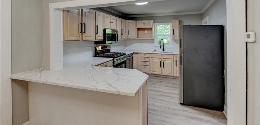 6212 Eugene Field Road, Kansas City, MO 64119