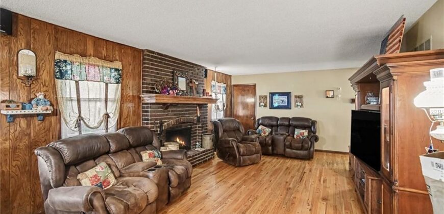 420 Glendale Road, Liberty, MO 64068