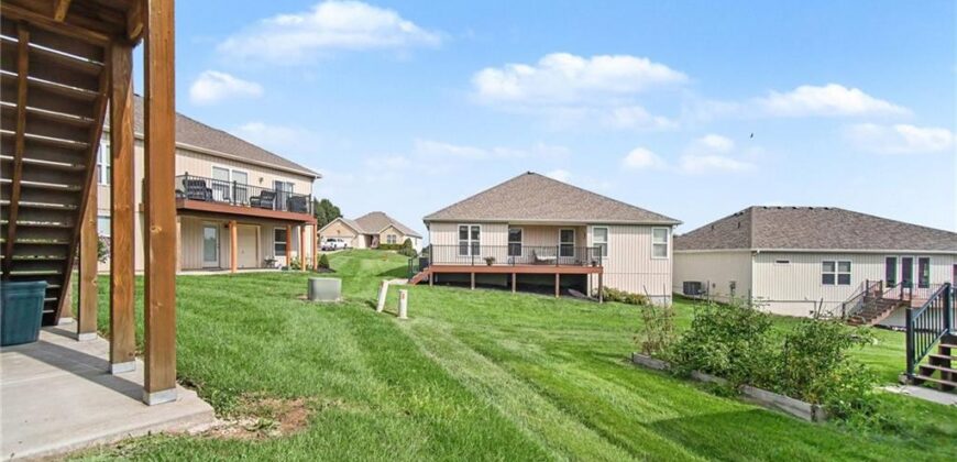 304 Prairie Rose Circle, Smithville, MO 64089