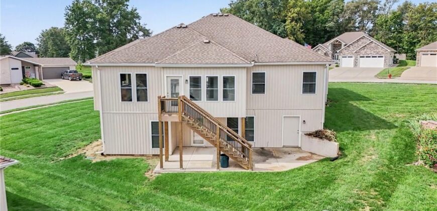 304 Prairie Rose Circle, Smithville, MO 64089