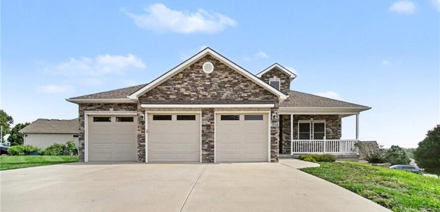 304 Prairie Rose Circle, Smithville, MO 64089