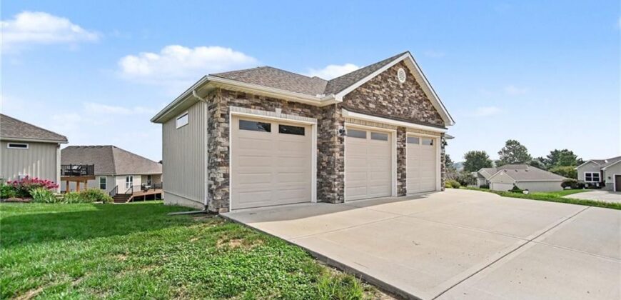 304 Prairie Rose Circle, Smithville, MO 64089