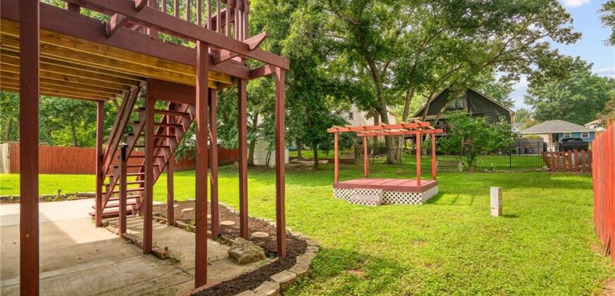 8706 N Troost Avenue, Kansas City, MO 64155