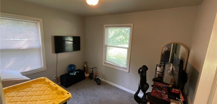 1111 NE 43rd Street, Kansas City, MO 64116