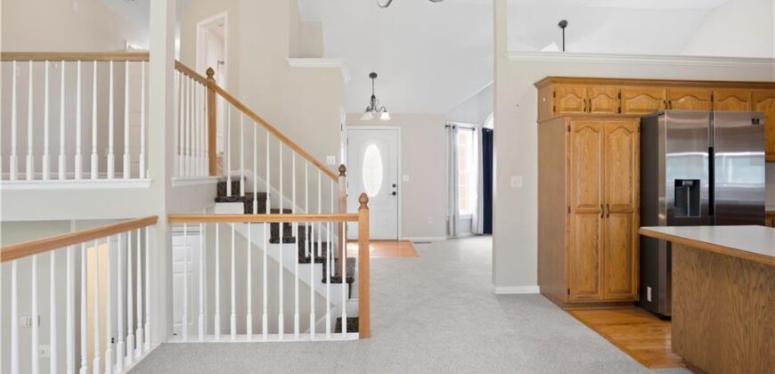 201 Mesa Drive, Smithville, MO 64089