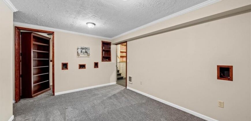 201 Mesa Drive, Smithville, MO 64089