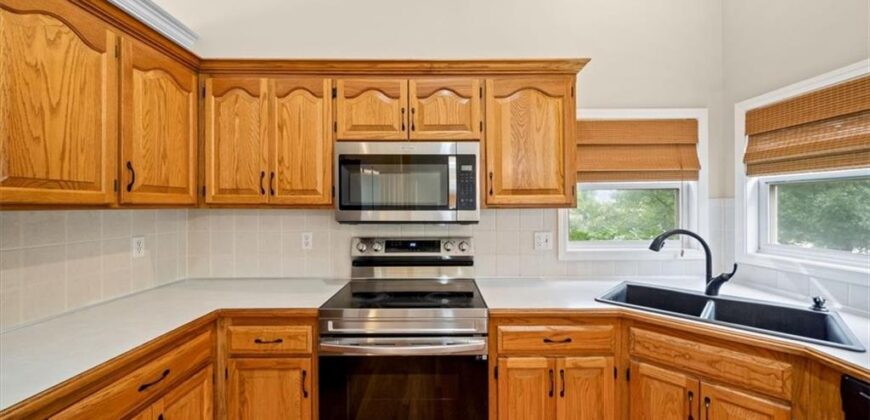 201 Mesa Drive, Smithville, MO 64089