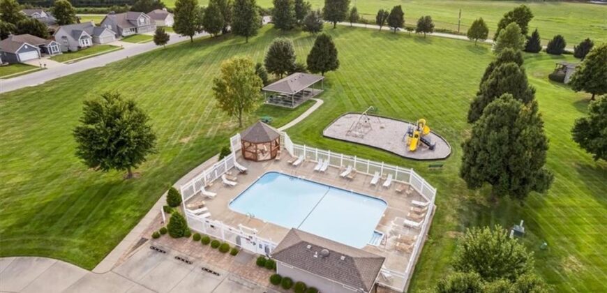 201 Mesa Drive, Smithville, MO 64089