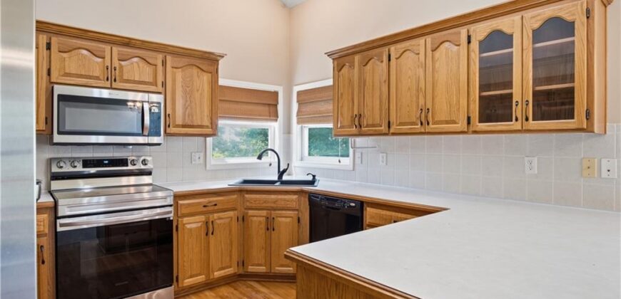 201 Mesa Drive, Smithville, MO 64089