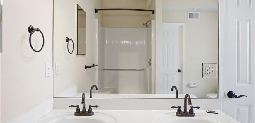 201 Mesa Drive, Smithville, MO 64089