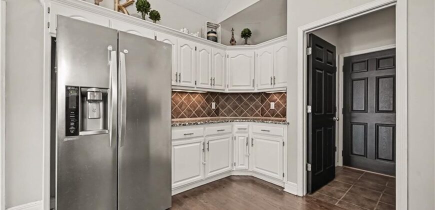 10726 N Tennessee Avenue, Kansas City, MO 64157