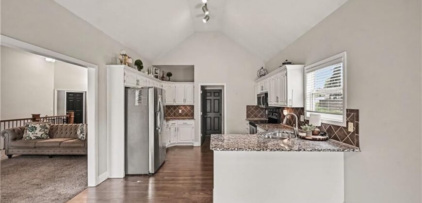 10726 N Tennessee Avenue, Kansas City, MO 64157