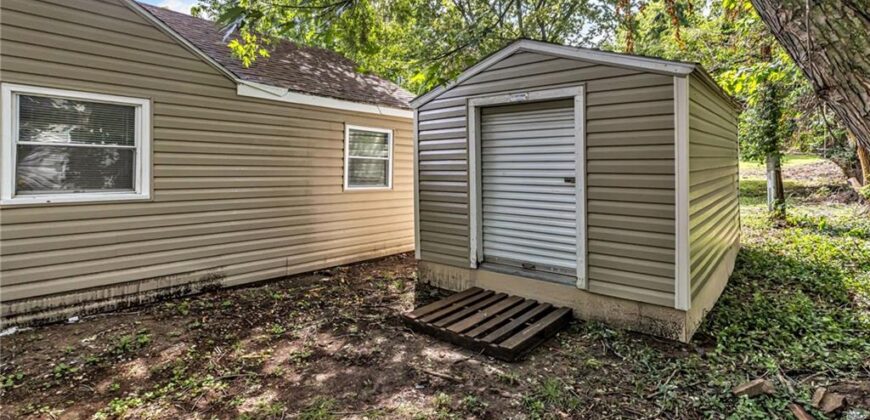 3820 N Brighton Avenue, Kansas City, MO 64117