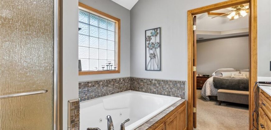 1721 Parkside Drive, Liberty, MO 64068