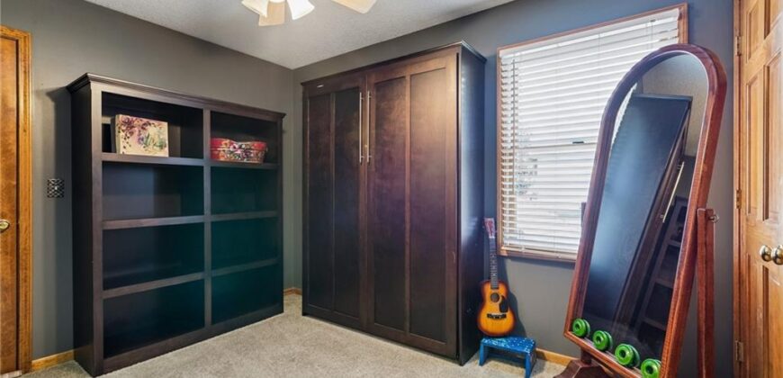 1721 Parkside Drive, Liberty, MO 64068