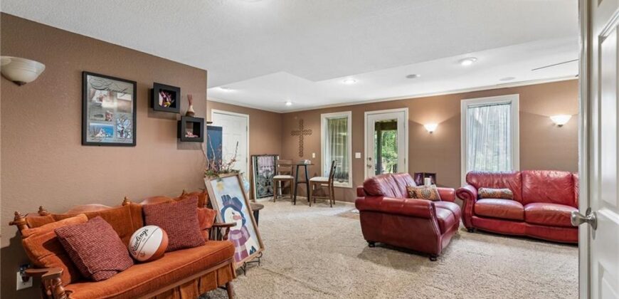1721 Parkside Drive, Liberty, MO 64068