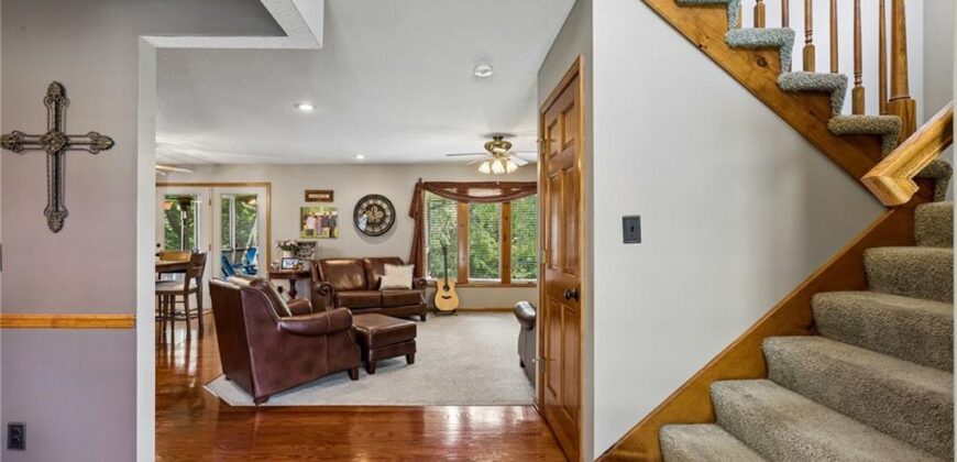 1721 Parkside Drive, Liberty, MO 64068