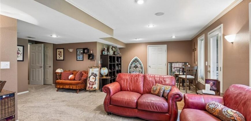 1721 Parkside Drive, Liberty, MO 64068