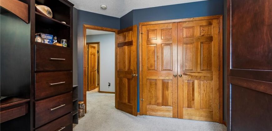 1721 Parkside Drive, Liberty, MO 64068