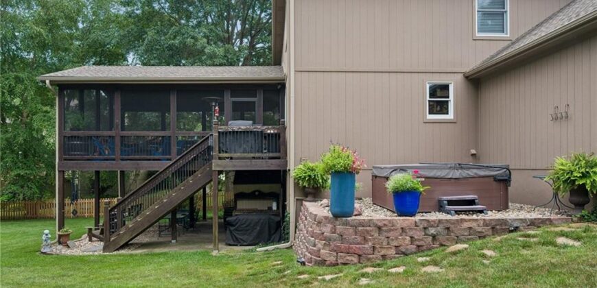 1721 Parkside Drive, Liberty, MO 64068