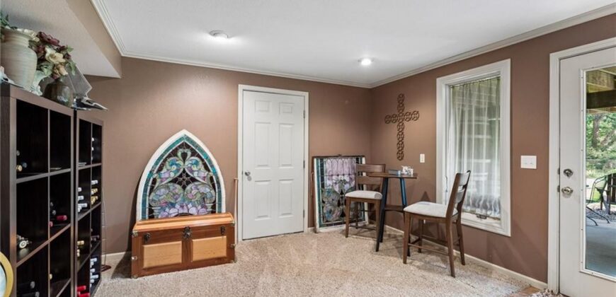 1721 Parkside Drive, Liberty, MO 64068