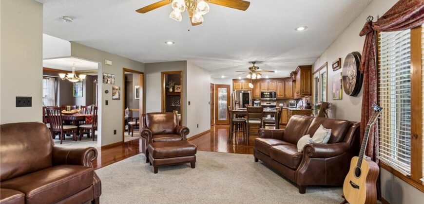 1721 Parkside Drive, Liberty, MO 64068