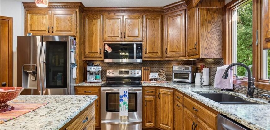 1721 Parkside Drive, Liberty, MO 64068