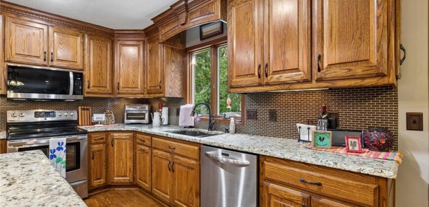 1721 Parkside Drive, Liberty, MO 64068