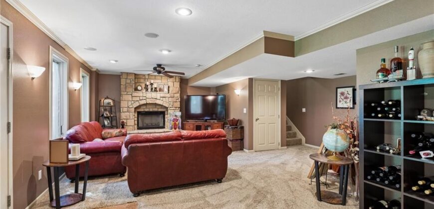 1721 Parkside Drive, Liberty, MO 64068