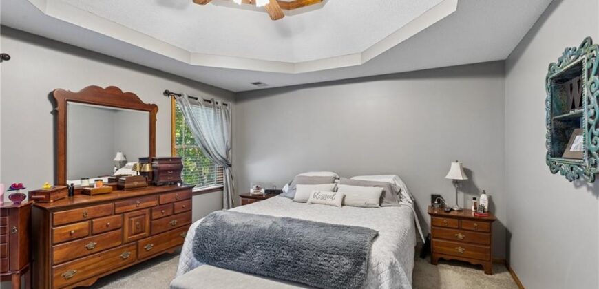 1721 Parkside Drive, Liberty, MO 64068