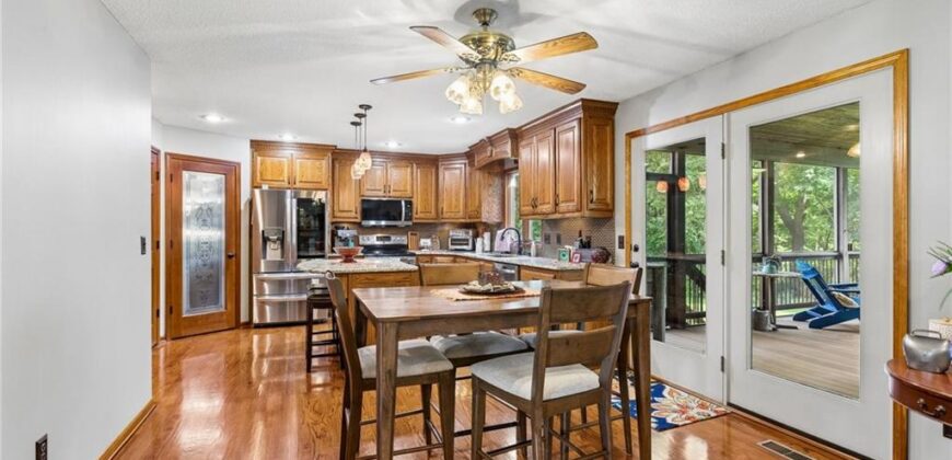 1721 Parkside Drive, Liberty, MO 64068